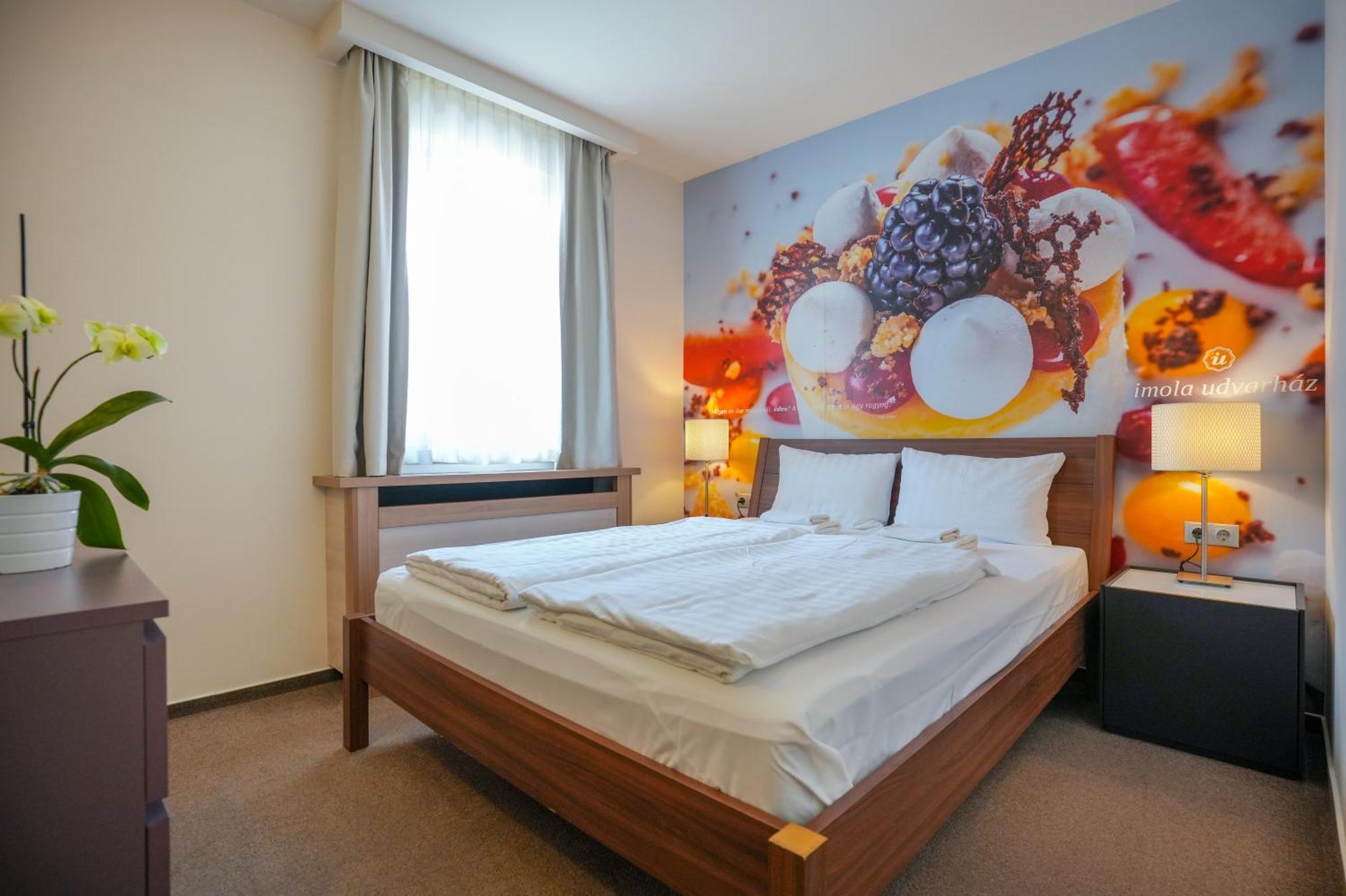 Imola Udvarhaz Dessert Hotel Eger Bagian luar foto