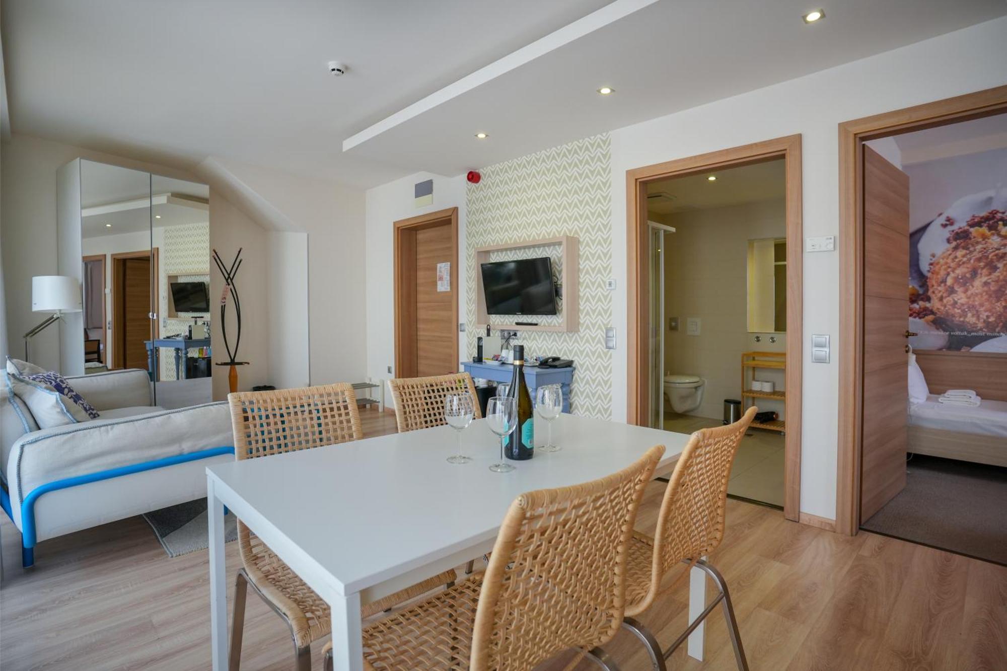 Imola Udvarhaz Dessert Hotel Eger Bagian luar foto