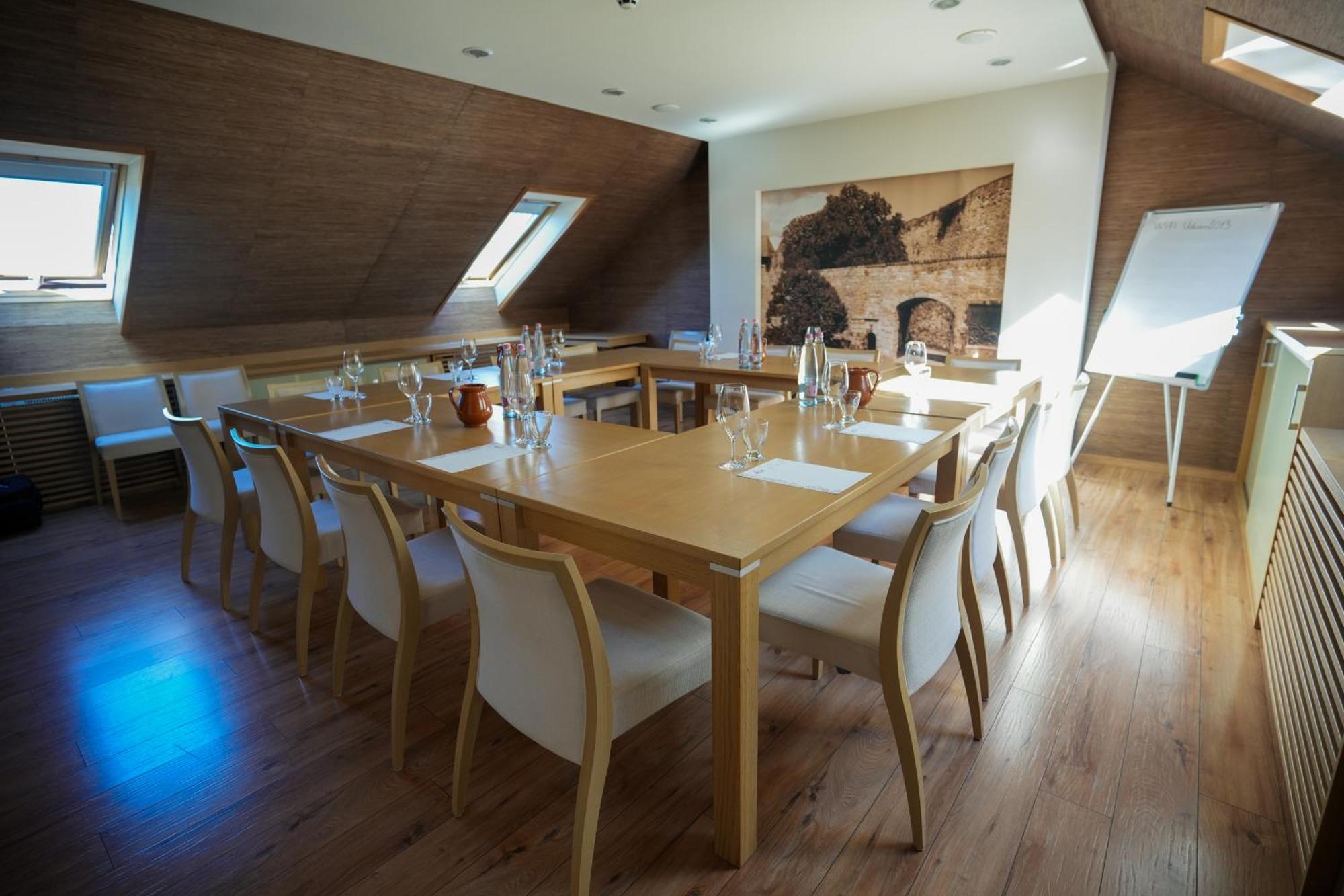Imola Udvarhaz Dessert Hotel Eger Bagian luar foto