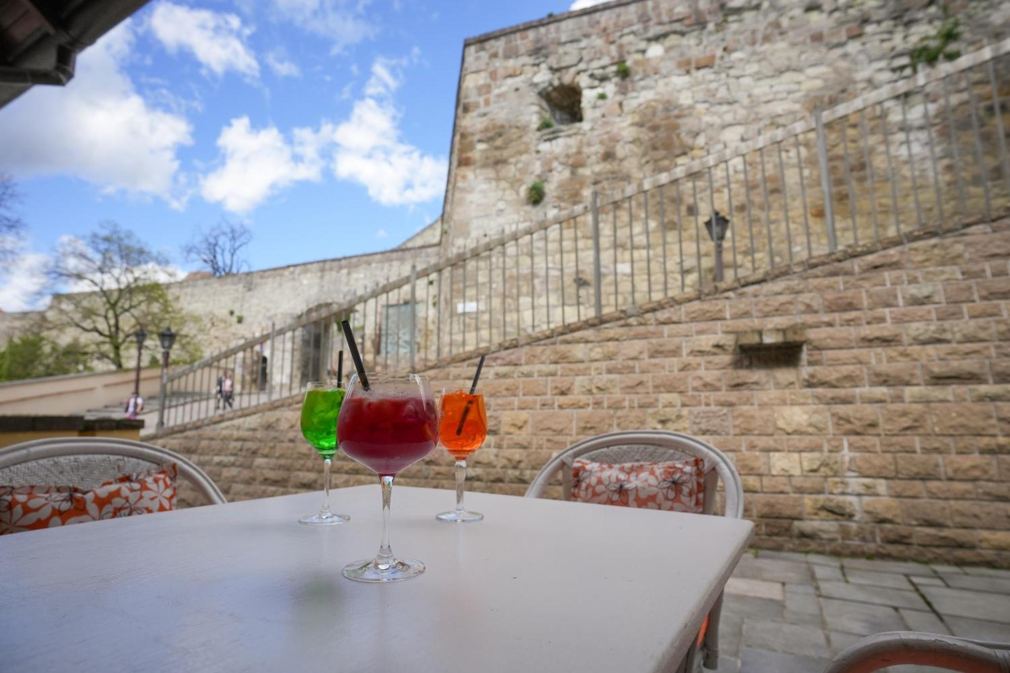 Imola Udvarhaz Dessert Hotel Eger Bagian luar foto