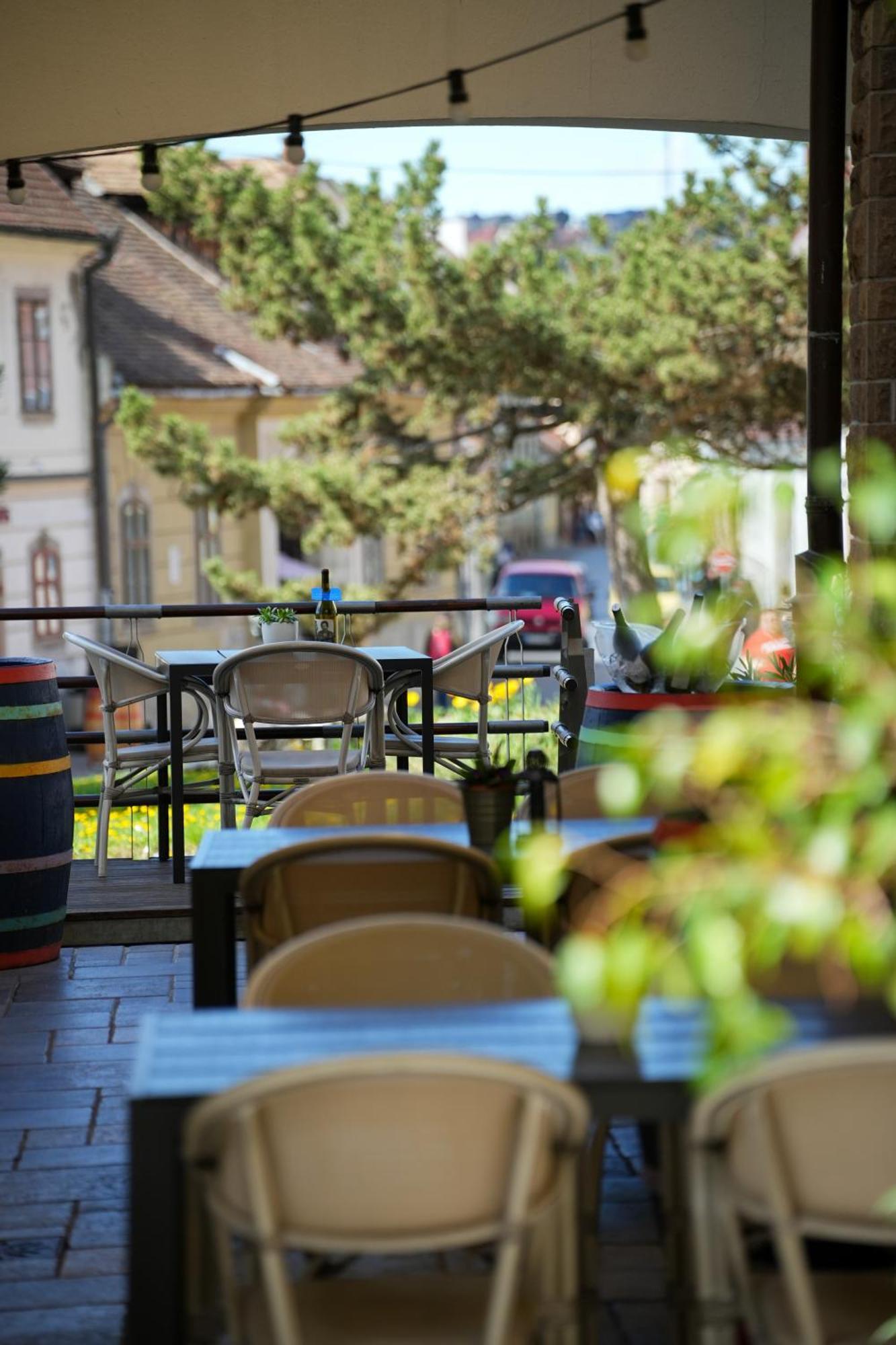 Imola Udvarhaz Dessert Hotel Eger Bagian luar foto