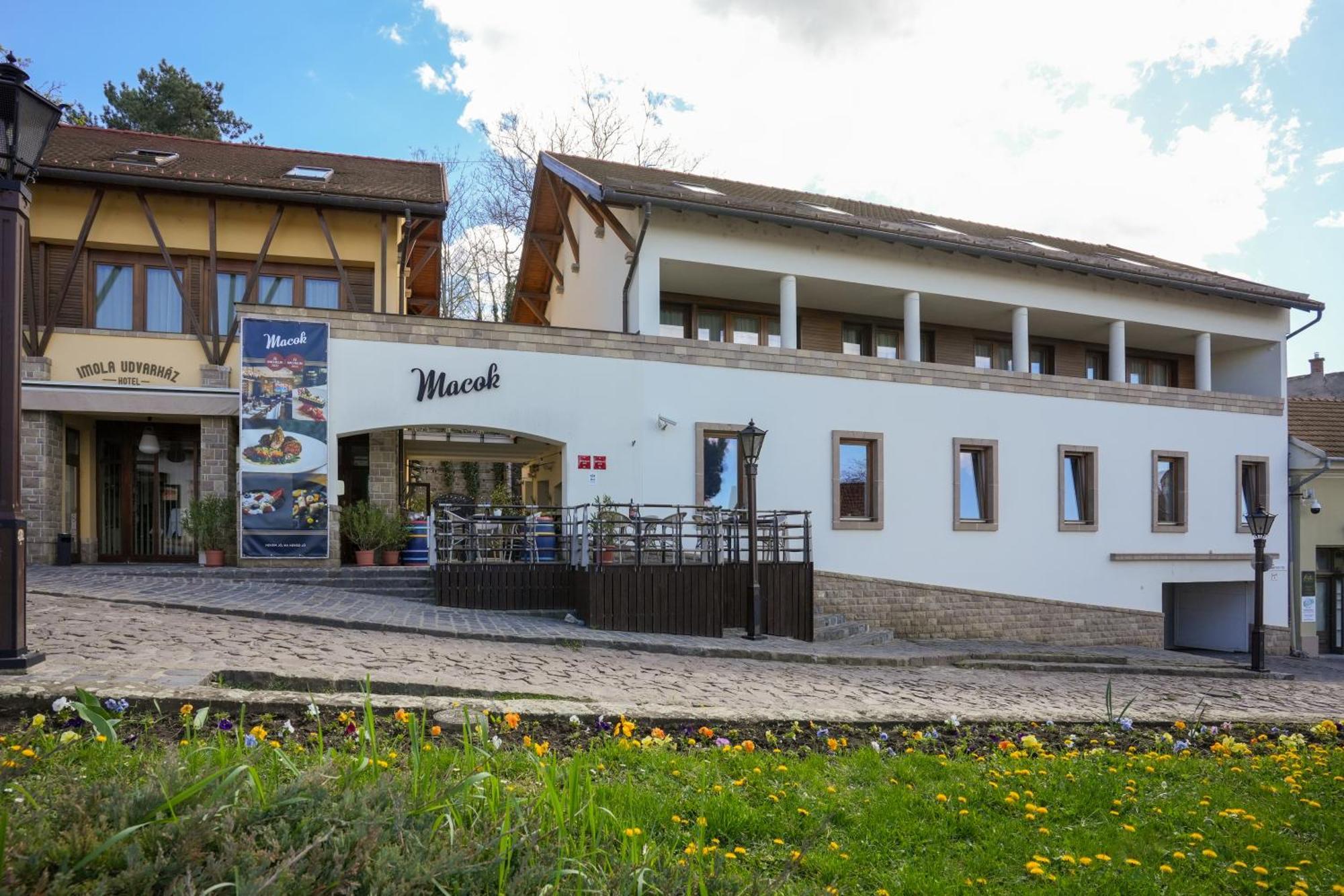Imola Udvarhaz Dessert Hotel Eger Bagian luar foto