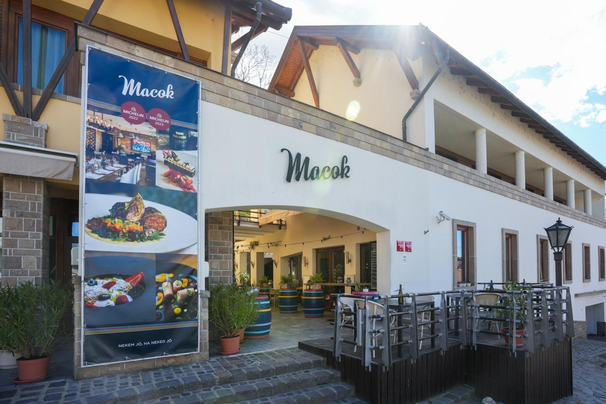 Imola Udvarhaz Dessert Hotel Eger Bagian luar foto
