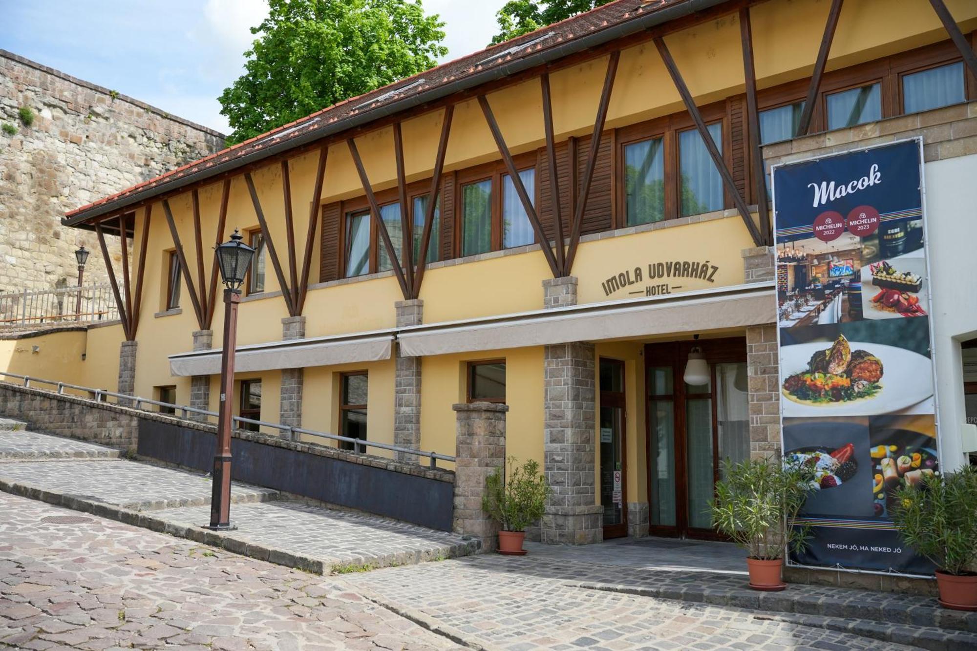 Imola Udvarhaz Dessert Hotel Eger Bagian luar foto