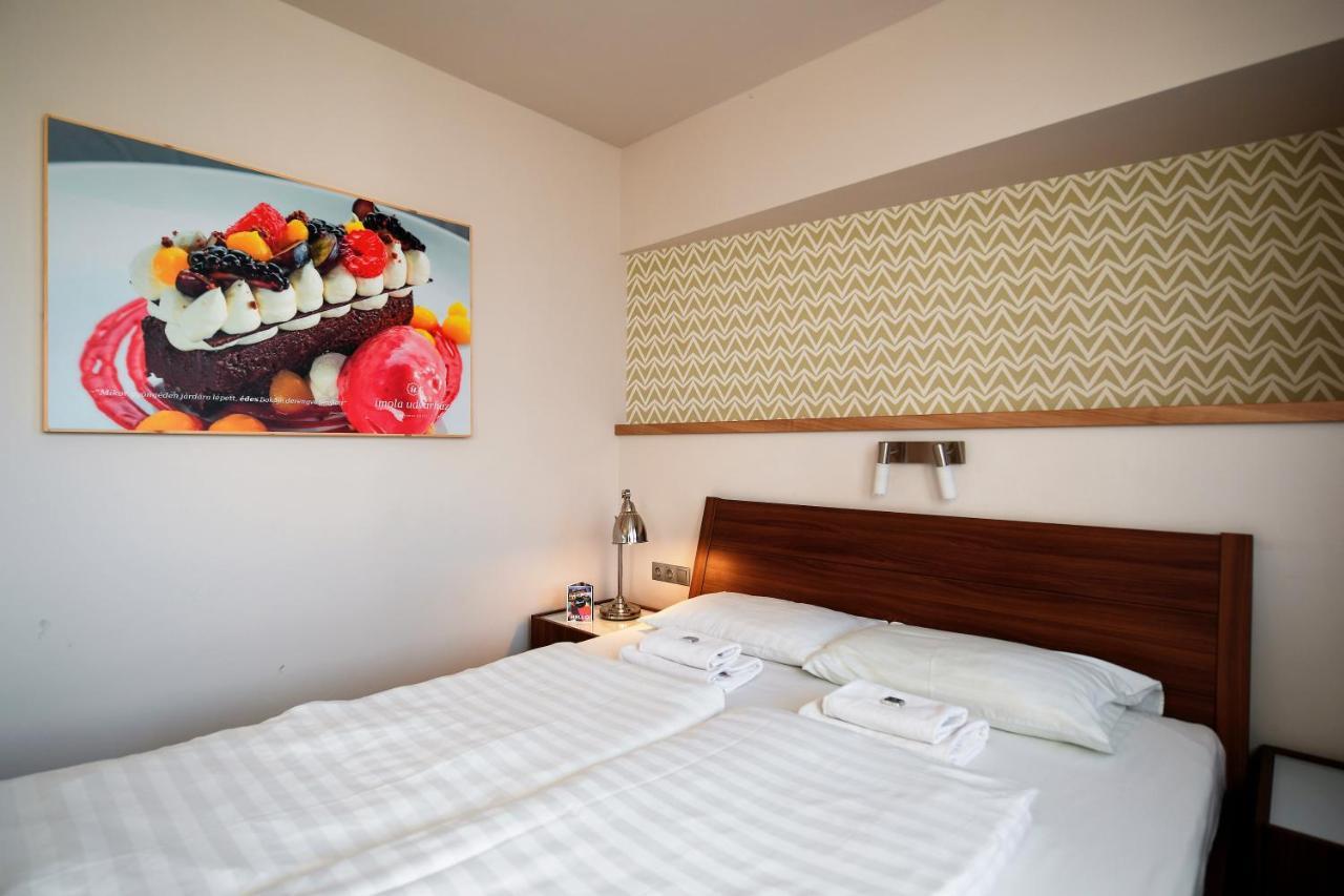 Imola Udvarhaz Dessert Hotel Eger Bagian luar foto