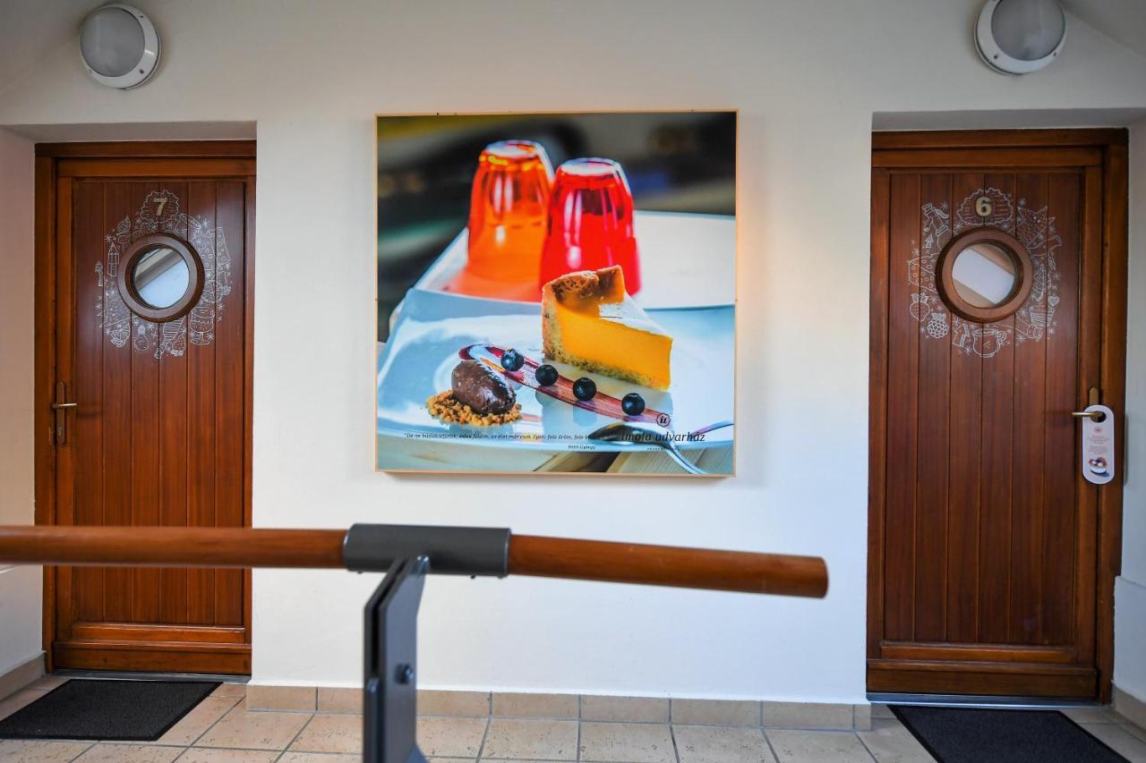 Imola Udvarhaz Dessert Hotel Eger Bagian luar foto