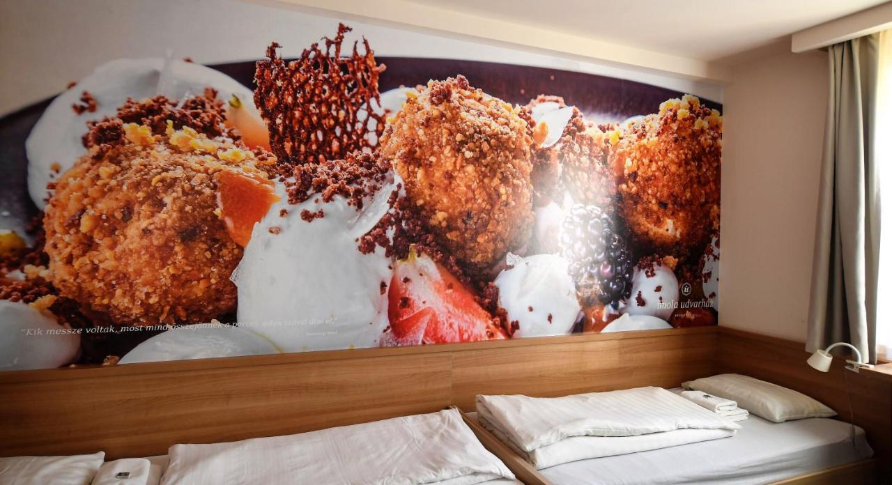 Imola Udvarhaz Dessert Hotel Eger Bagian luar foto