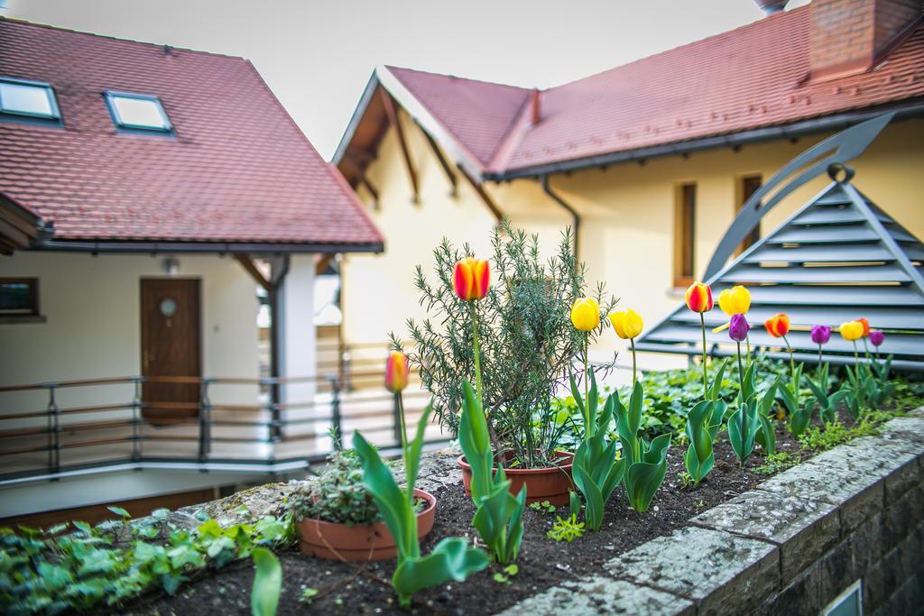 Imola Udvarhaz Dessert Hotel Eger Bagian luar foto